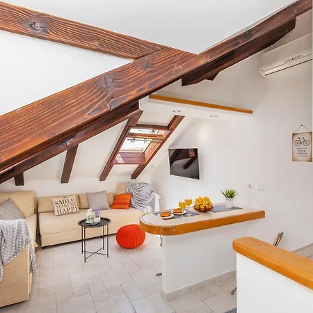 Old Town And Marko Apartamento *